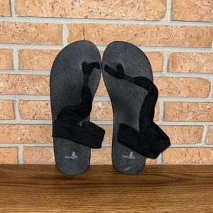Sanuk Women’s Size 8 Sandals